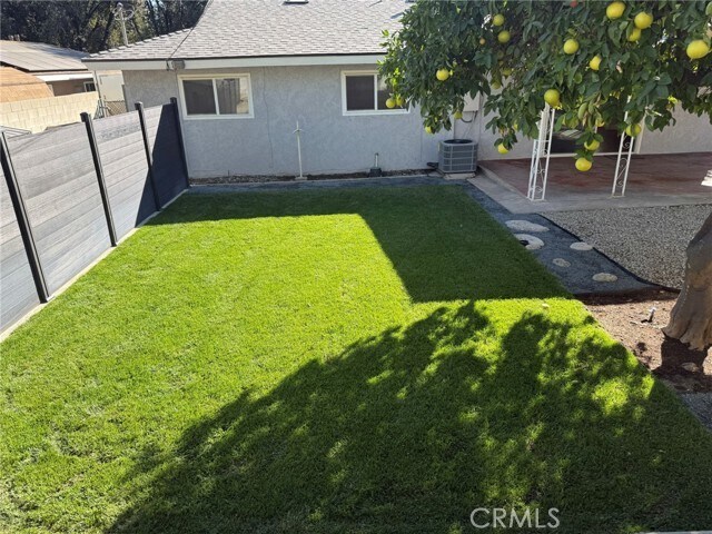 Building Photo - 1488 Bussey St W