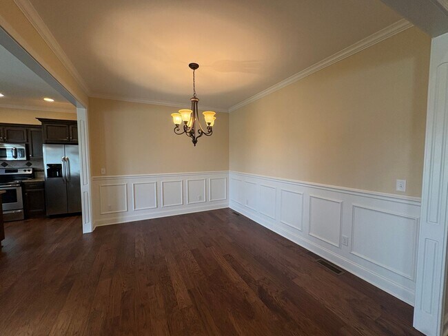 Building Photo - 3020 Equestrian Ct