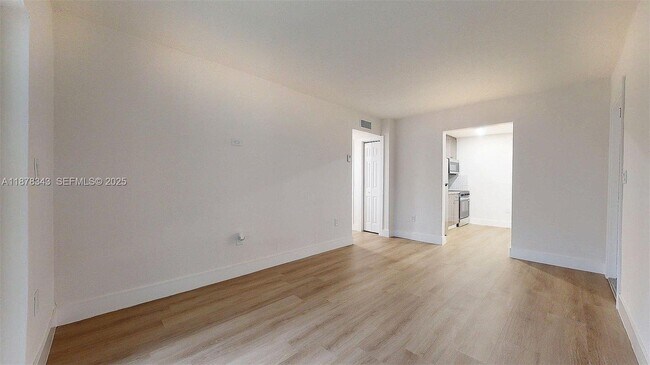 Building Photo - 567 SW 3rd St