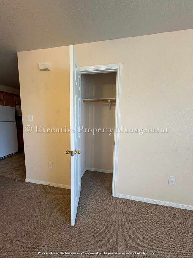 Building Photo - 331 Janelle Dr