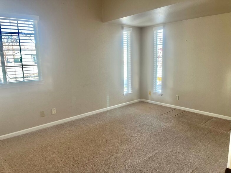 Building Photo - 5601 Baldwin Way