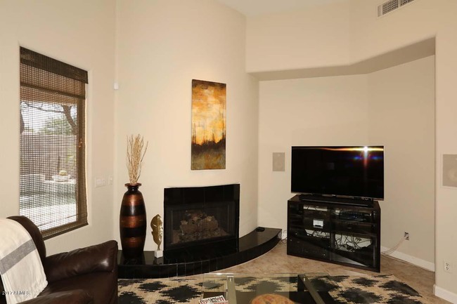 Building Photo - 7371 E Vaquero Dr