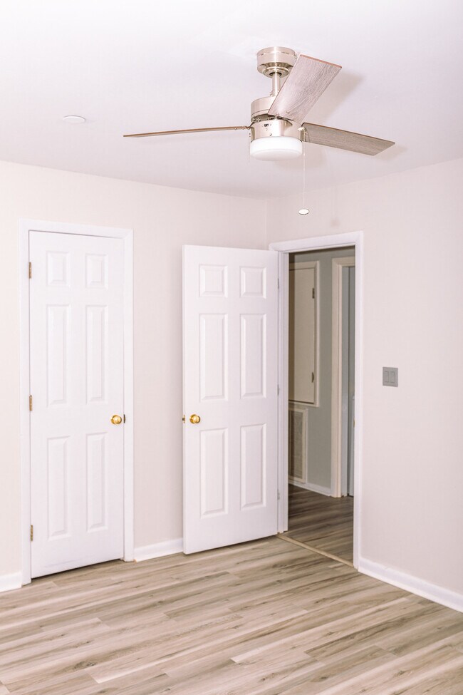 Building Photo - 9808 Emerald Point Dr