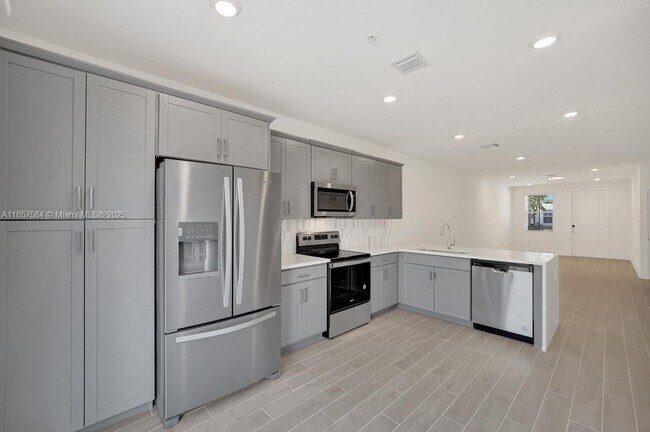 Building Photo - 133 SW 171st Ave