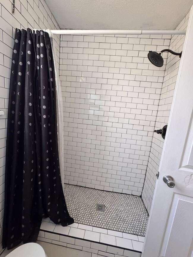 Bathroom - 760 Wachtel Ave