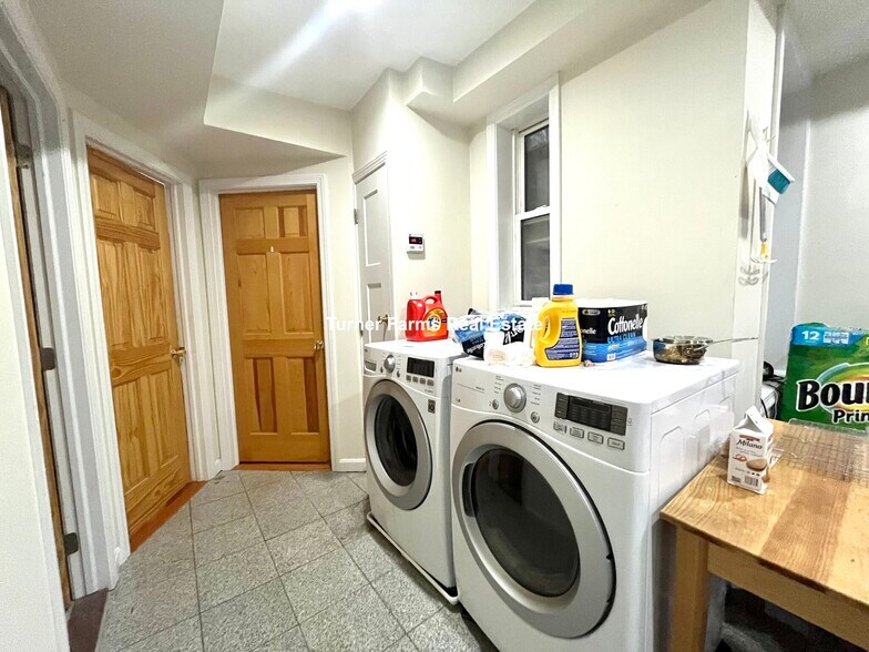 Building Photo - 179 Northampton St