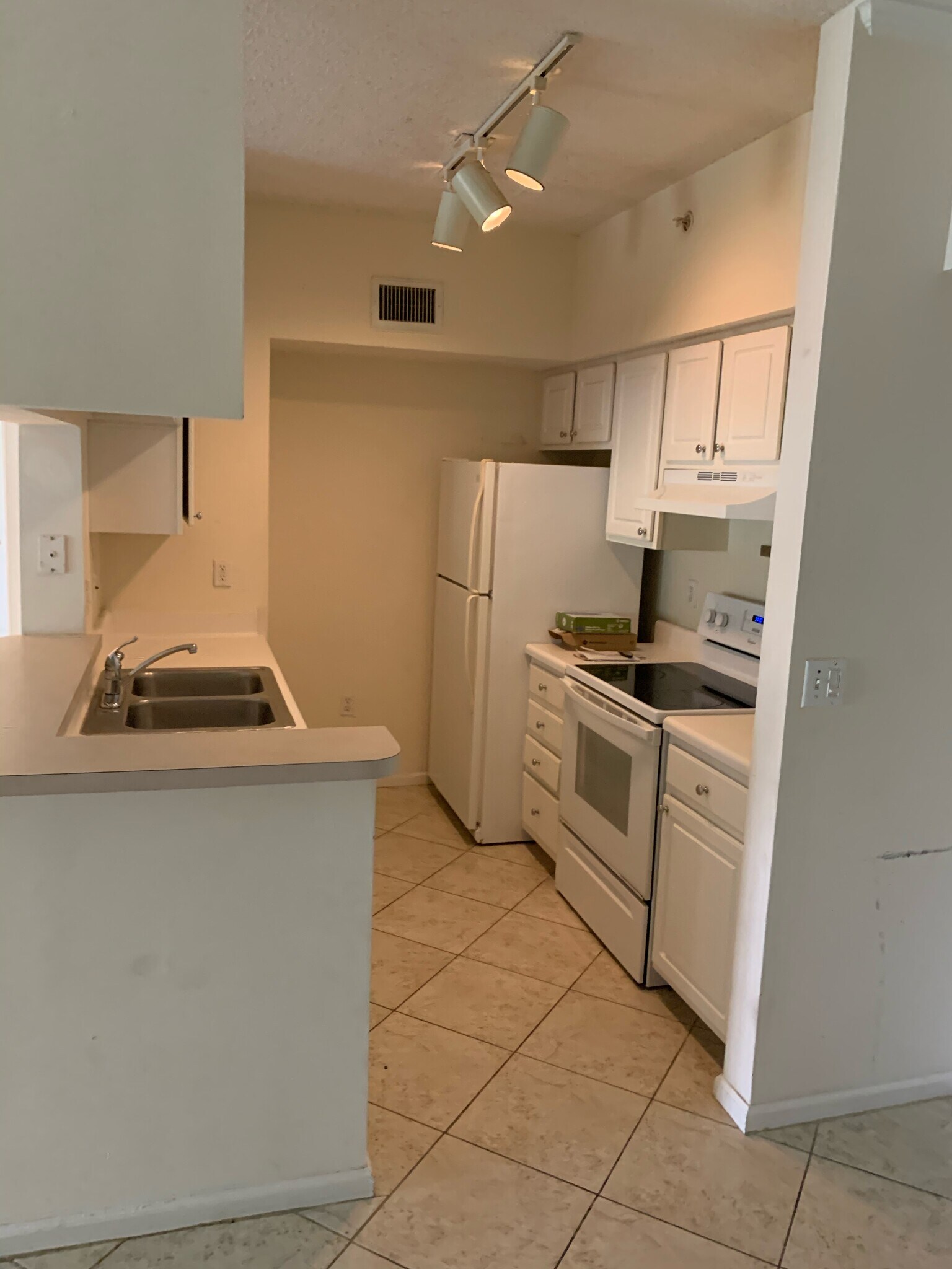 kitchen - 11655 W Atlantic Blvd