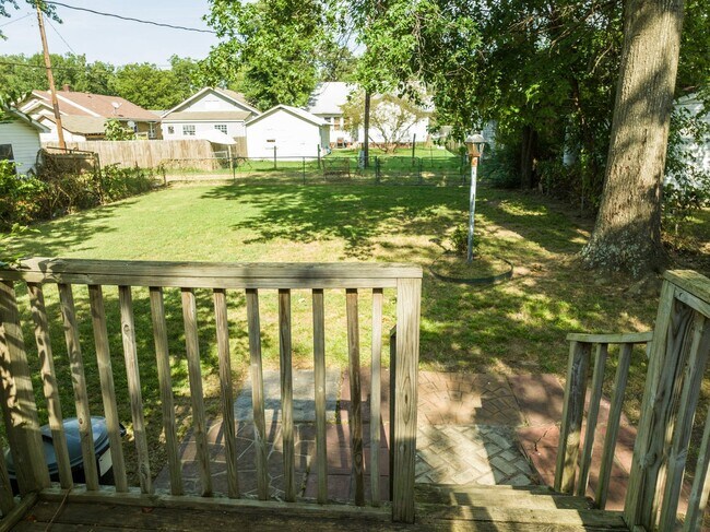 Building Photo - Freshly Updated 3 Bedroom House