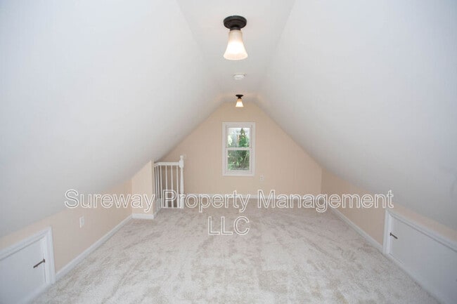 Building Photo - 220 N Locust Ave