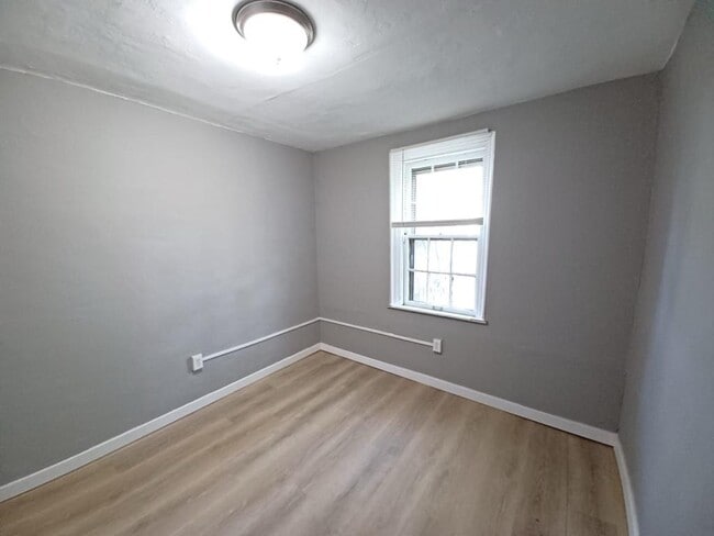 Building Photo - 10179 Bon Oak Dr