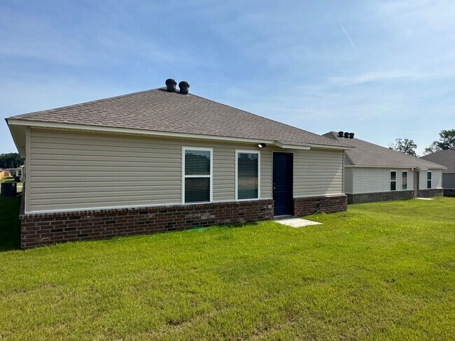 Building Photo - 35 Foster Louis Ln