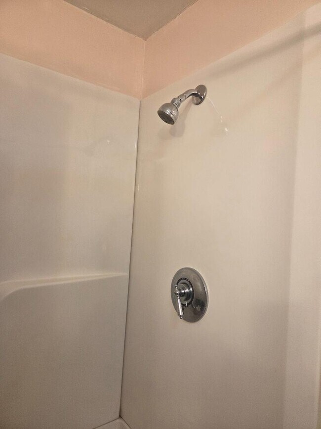 Building Photo - 8 Woodknoll Dr