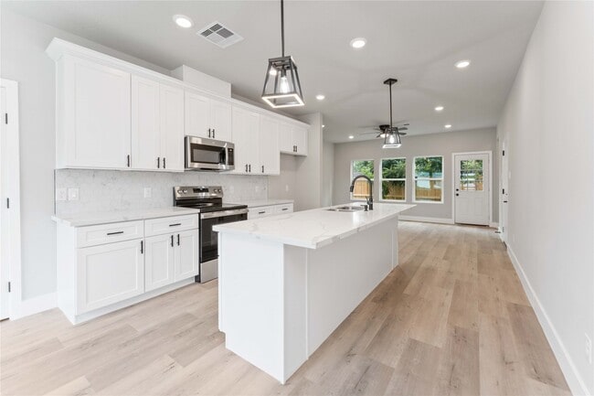 Building Photo - 5420 Lynnfield St