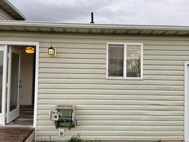 Building Photo - 4 Bd 3 Bath Home in Lehi