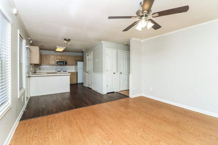 Building Photo - 3848 Sunview Dr NW