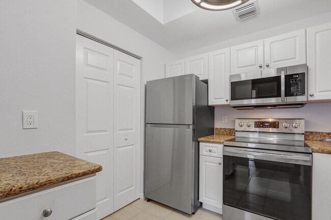 Building Photo - 2803 Sarento Pl