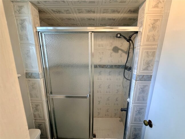 Building Photo - 7876 Bender Rd