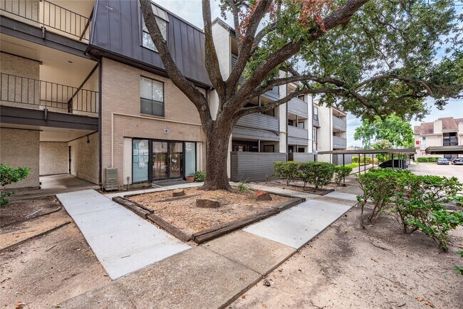 Building Photo - 3005 Walnut Bend Ln