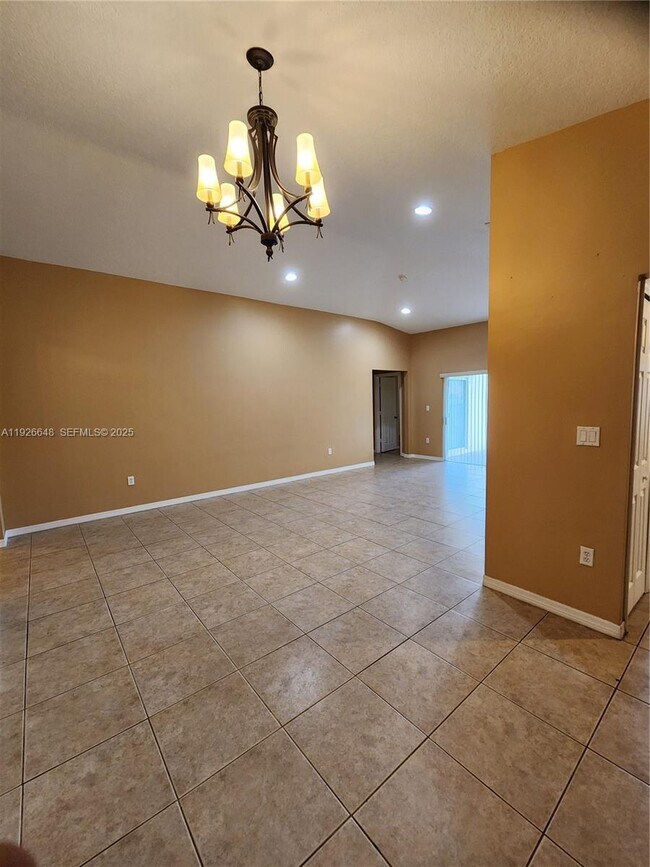 Building Photo - 1580 NE 35th Ave