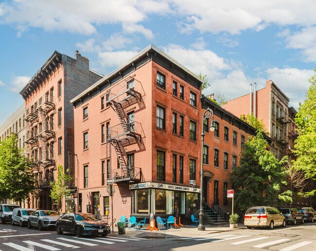 Building Photo - 364 6th Ave