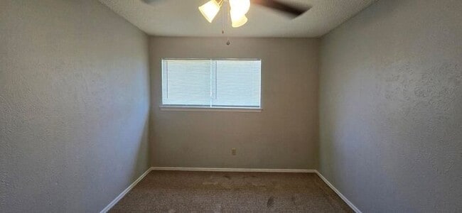 Building Photo - Available Now! 2 Bedroom 1 Bath Townhome in White Oak!
