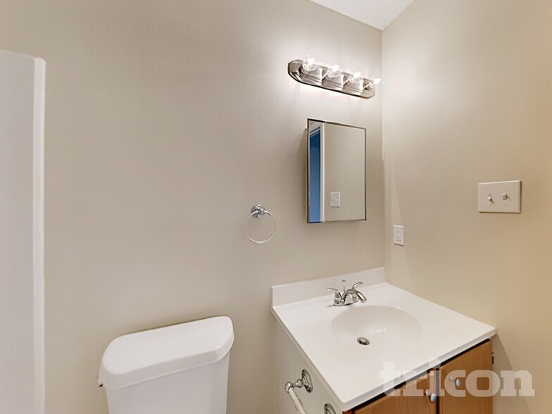 Building Photo - 6850 Misty Field Dr