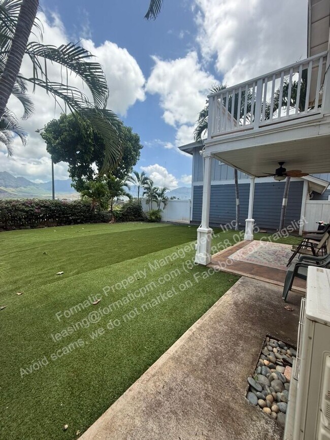 Building Photo - 87-1062-1062 Huamoa St