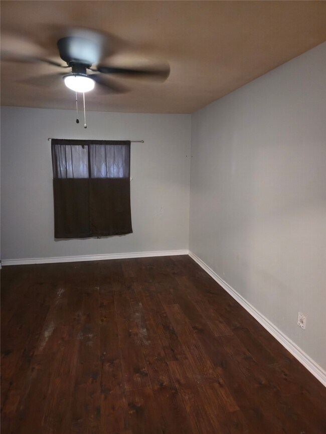 Building Photo - 5203 Pensdale St