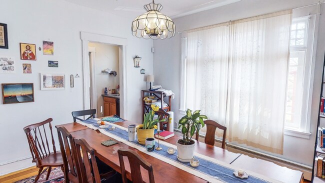 Building Photo - Large Science Hill 3BR with Dual Balcony A...