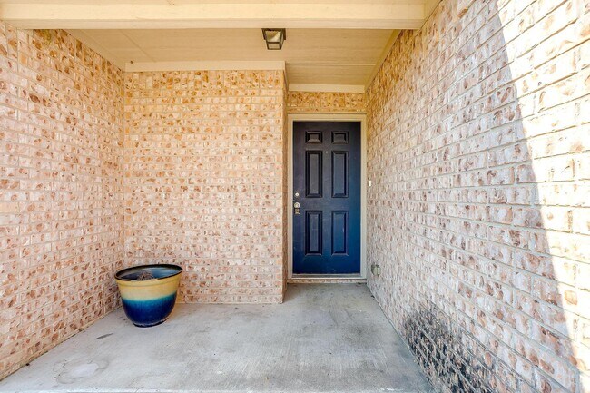 Building Photo - Perfectly located.  3 Bedroom, 2 Bath Home-  White Settlement ISD- 76108