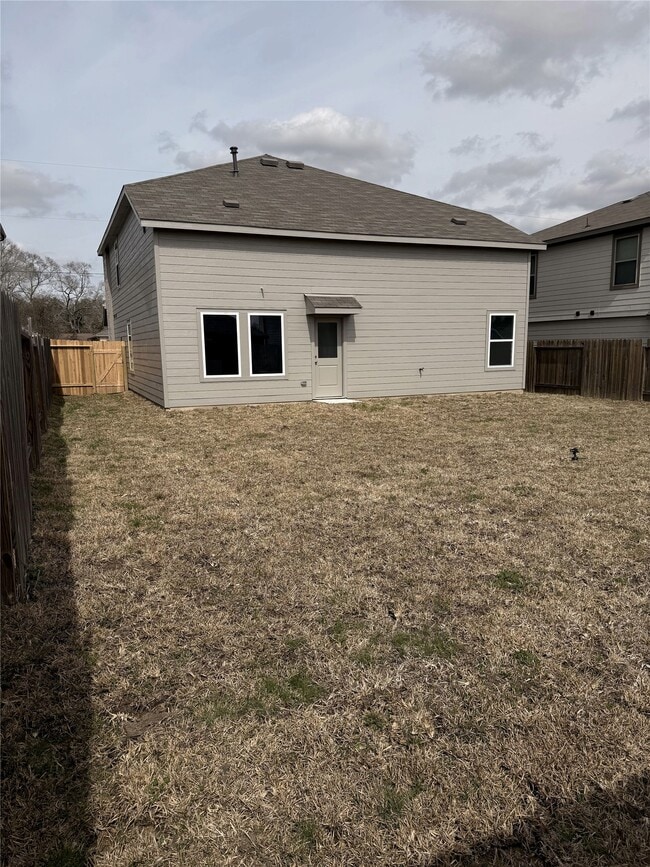 Building Photo - 25670 Roy Rogers Rd