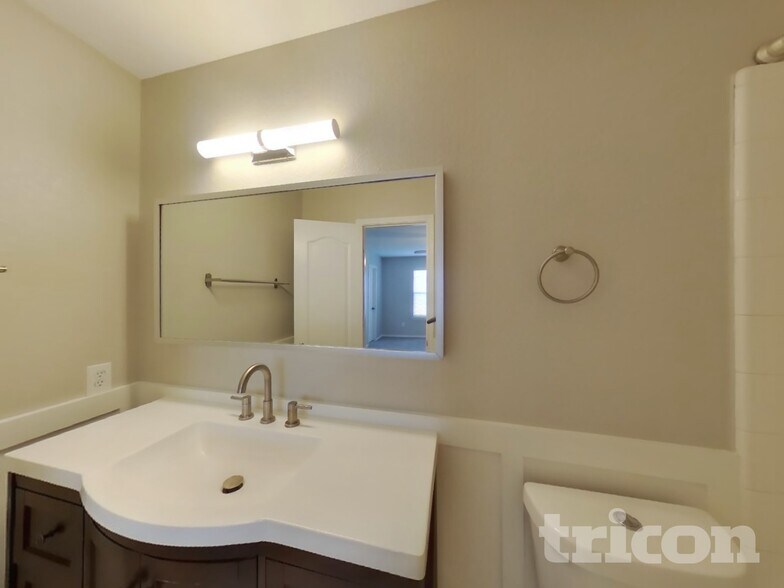 Building Photo - 11059 Barclay Point