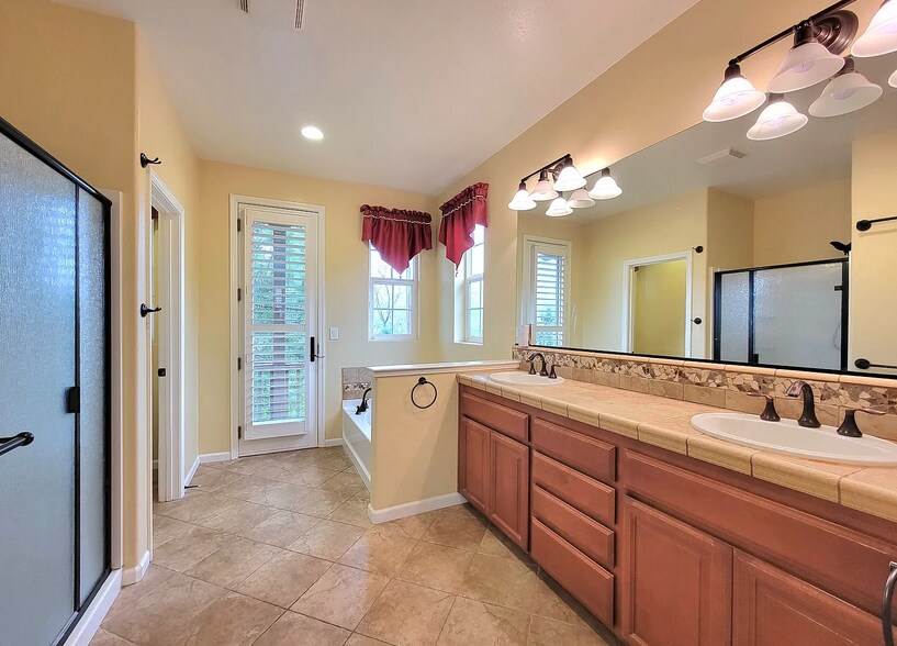 Building Photo - 205 Barnhill Dr