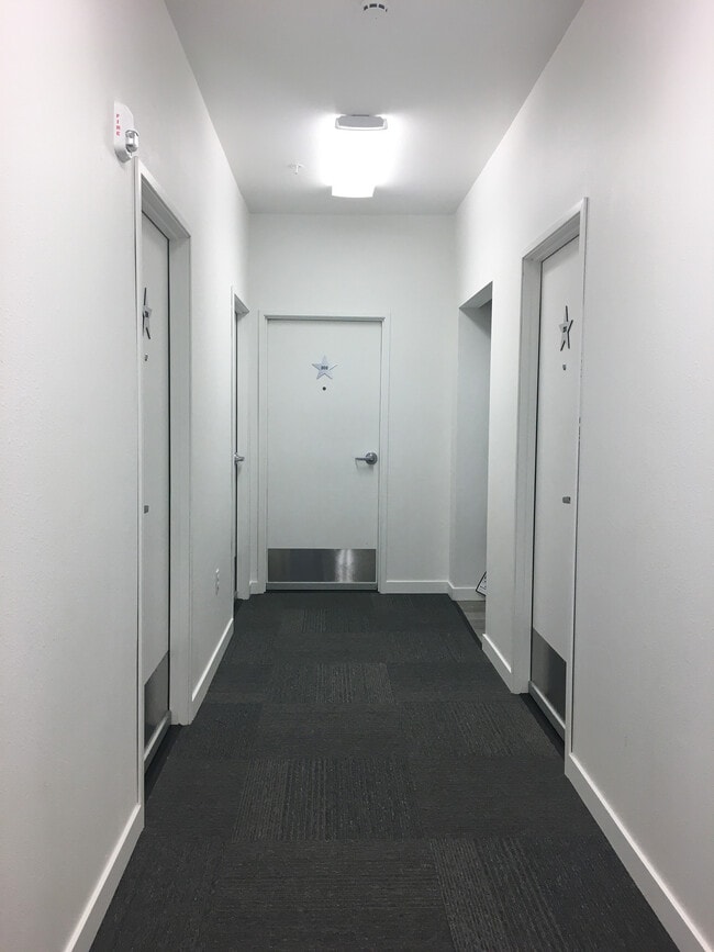 Building Photo - 822 N Killingsworth St