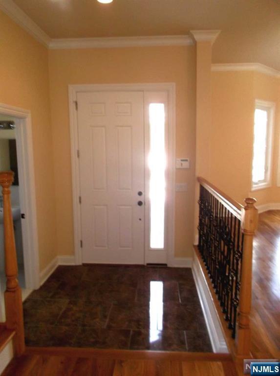 Building Photo - 811 Edgewood Ln