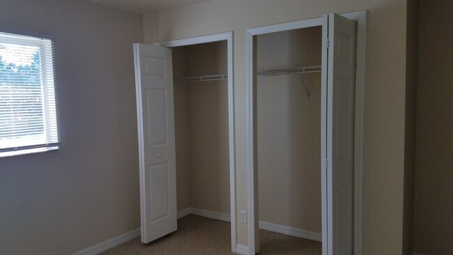 Building Photo - Duplex 3/2 w/ Garage