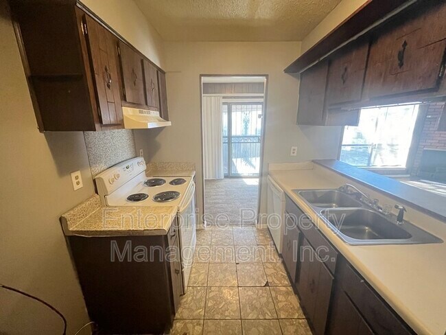 Building Photo - 2827 Sonora Dr