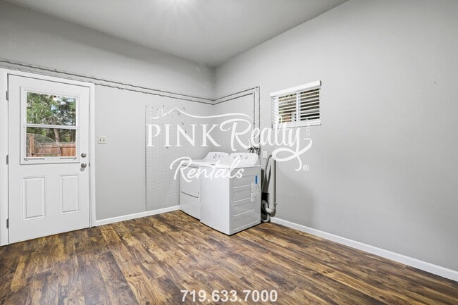 Building Photo - 2112 Templeton Gap Rd