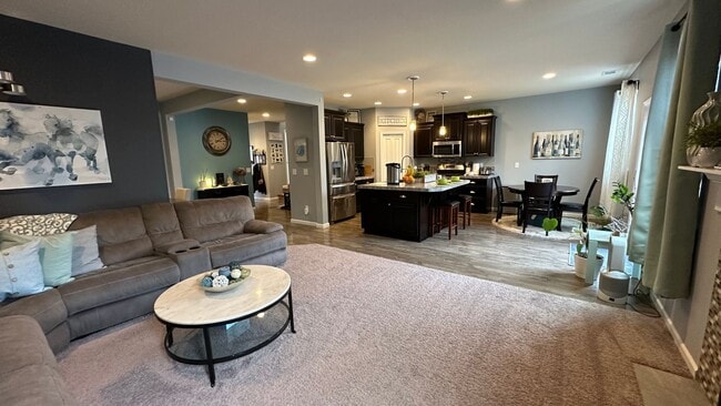 Building Photo - Gorgeous Corner lot 4 bed home! Happy Vall...