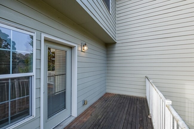 Building Photo - Stylish 2-Bedroom Condo Near OSU – Spaciou...