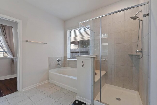 Building Photo - 14018 Lago Crk Ct