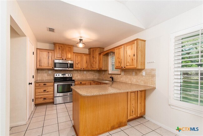 Building Photo - 11 Basswood Ct