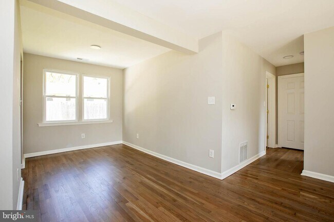 Building Photo - 212 E Cuthbert Blvd