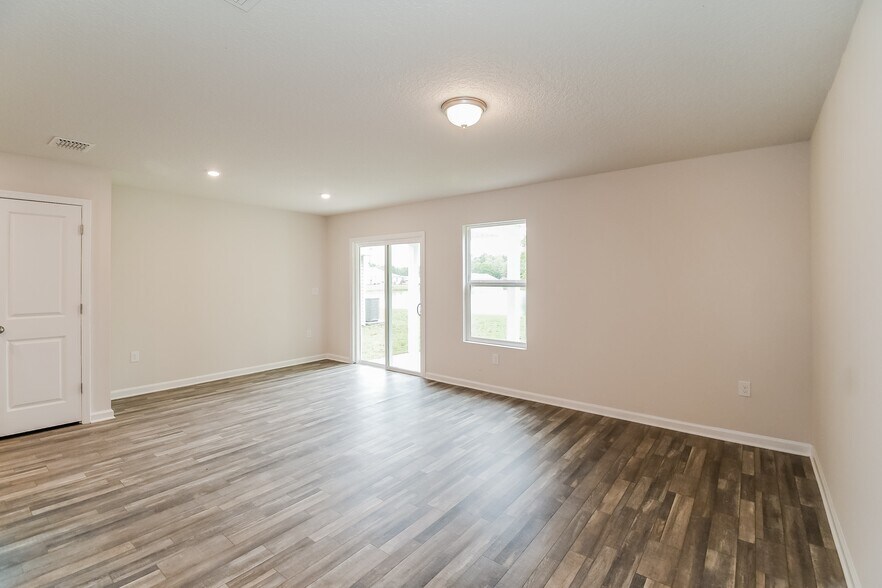Building Photo - 45380 Red Brick Dr
