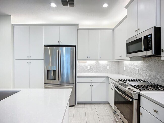 Building Photo - 15459 Santa Pola Dr