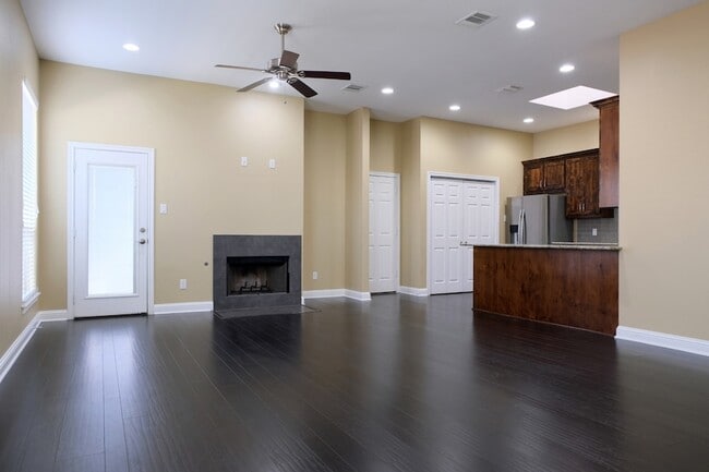 Building Photo - 3003 Allister St