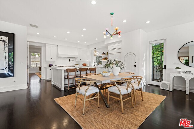 Building Photo - 9928 Toluca Lake Ave