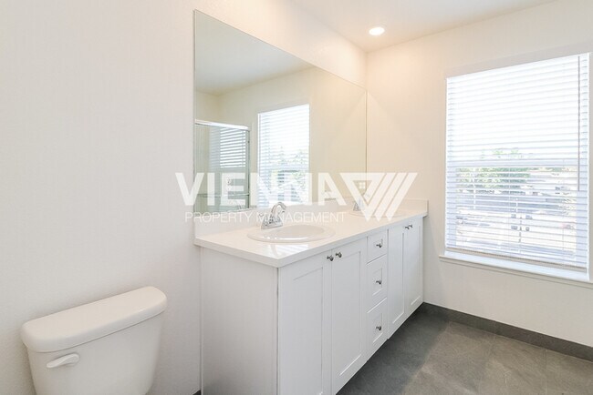 Building Photo - 7998 Quiet Knolls Dr