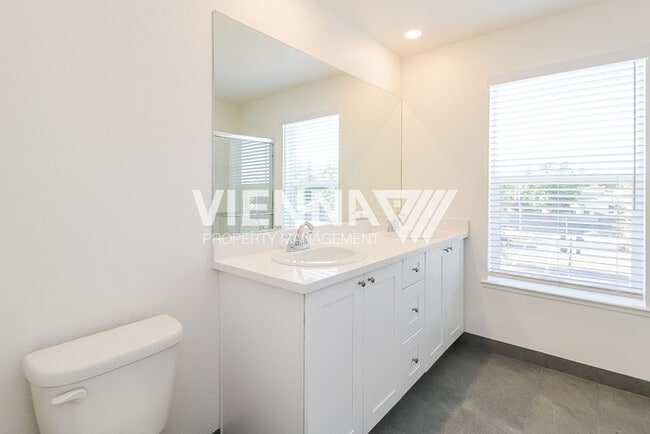 Building Photo - 8006 Quiet Knolls Dr