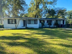 Building Photo - 4 Bedroom house for Lease off Bluebonnet Blvd